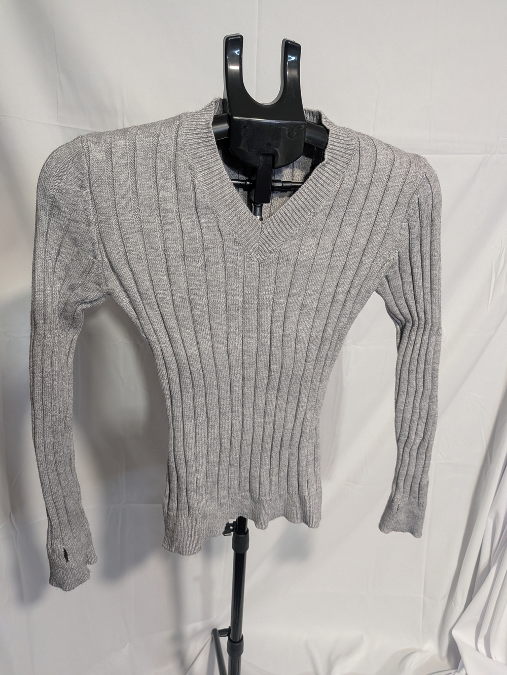 Women's Ribbed V-Neck Sweater in Light Gray